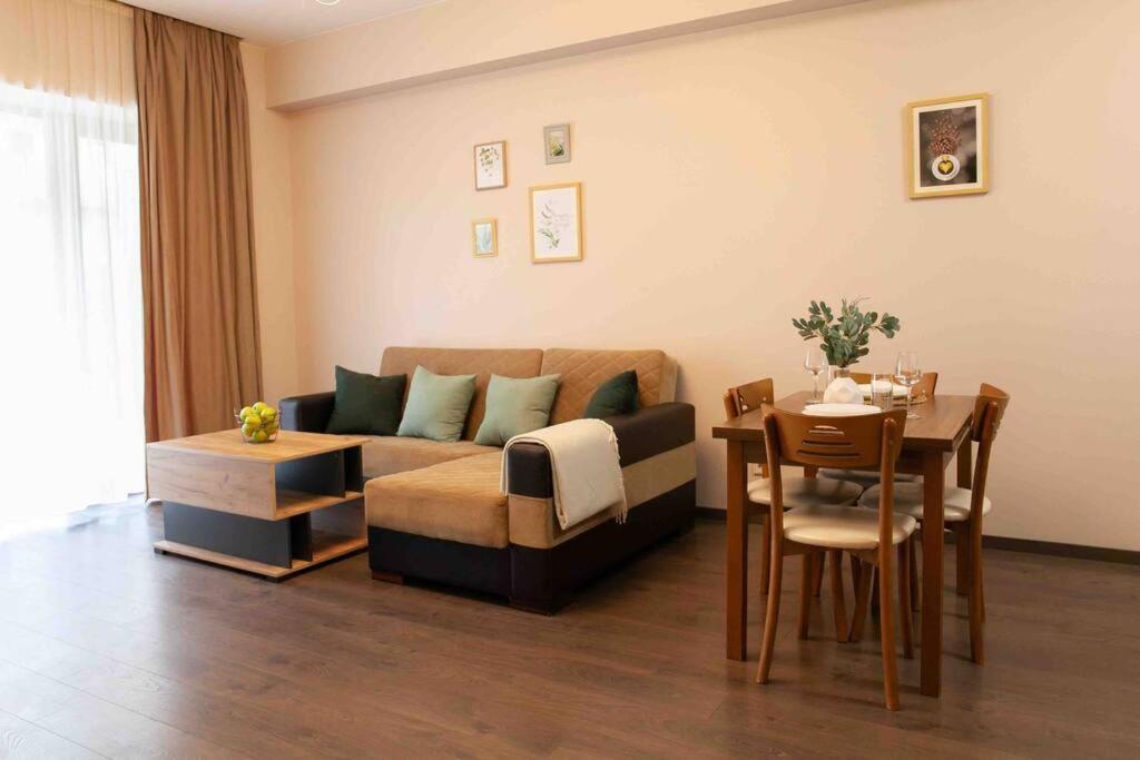 Gg Home - Cozy 1 Bedroom Apartment On Kazbegi Avenue 15 Tiflis Exterior foto